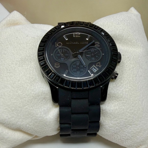 Michael Kors Runway Chronograph Black Unisex Watch MK5512 - Picture 3 of 9